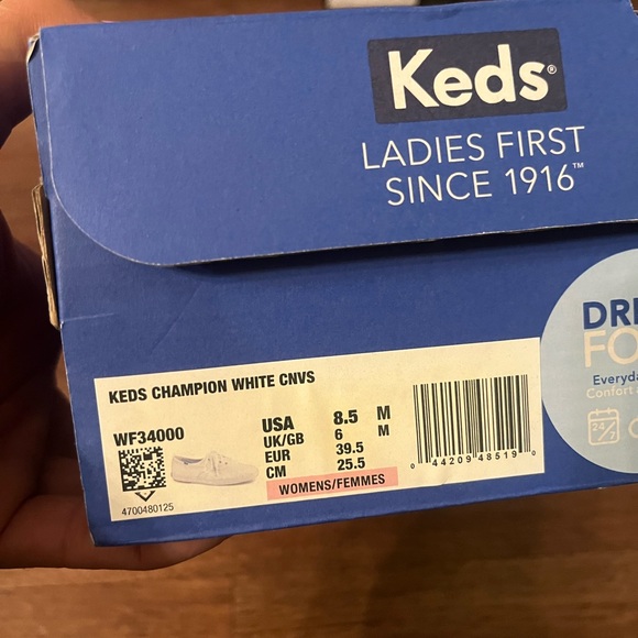 Worn once. Too small for me - Picture 3 of 4